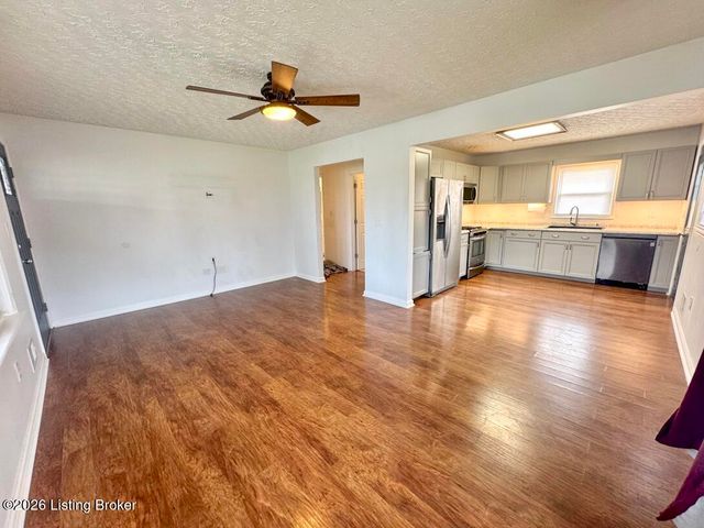 6618 South Dr, Louisville, KY 40272