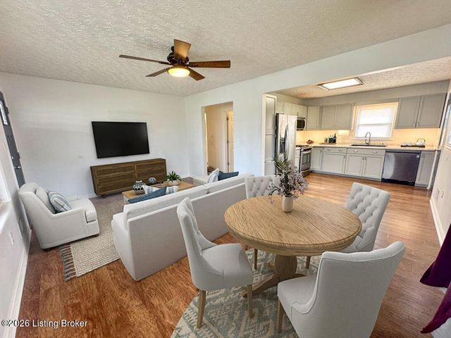 6618 South Dr, Louisville, KY 40272