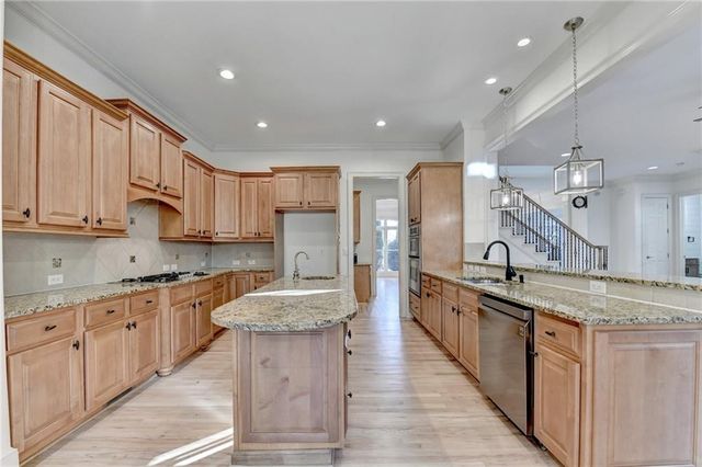 7405 Ledgewood Way, Suwanee, GA 30024