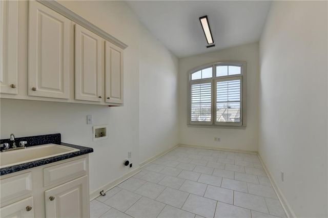 7405 Ledgewood Way, Suwanee, GA 30024