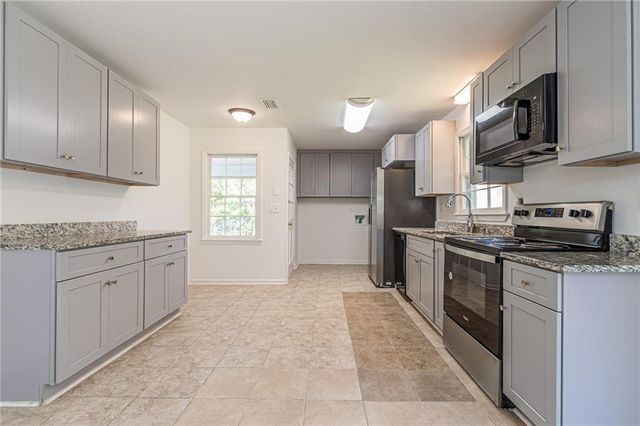 926 Live Oak Court, Lawrenceville, GA 30046