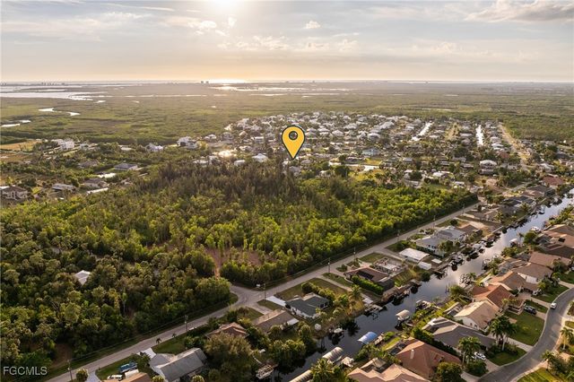 18190 Pioneer RD, Fort Myers, FL 33908