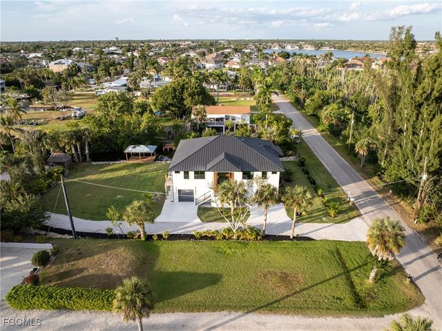 18190 Pioneer RD, Fort Myers, FL 33908