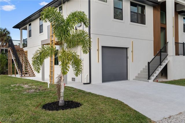 18190 Pioneer RD, Fort Myers, FL 33908