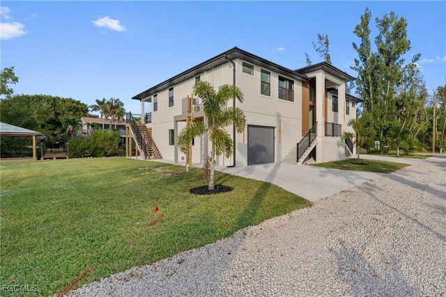18190 Pioneer RD, Fort Myers, FL 33908