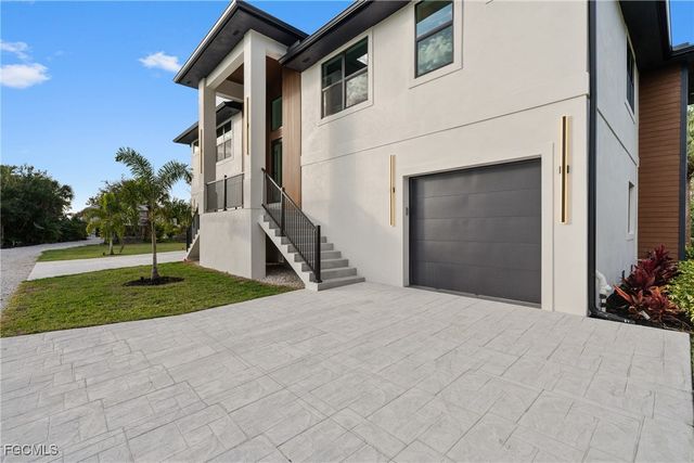 18190 Pioneer RD, Fort Myers, FL 33908