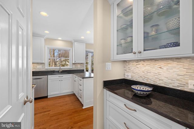 9616 OAKINGTON DR, Fairfax Station, VA 22039