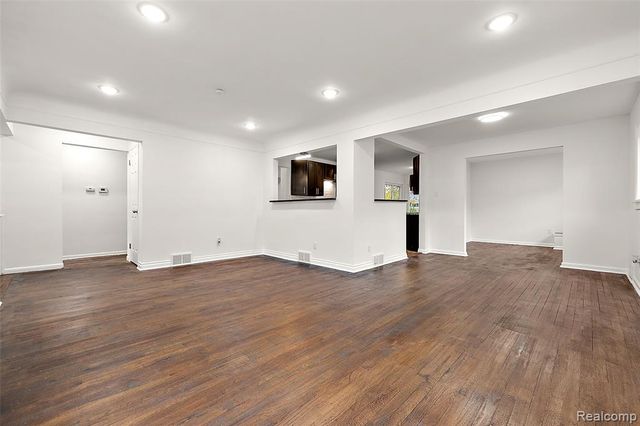 23711 Coyle Street, Oak Park, MI 48237