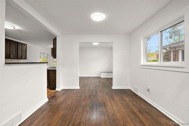 23711 Coyle Street, Oak Park, MI 48237