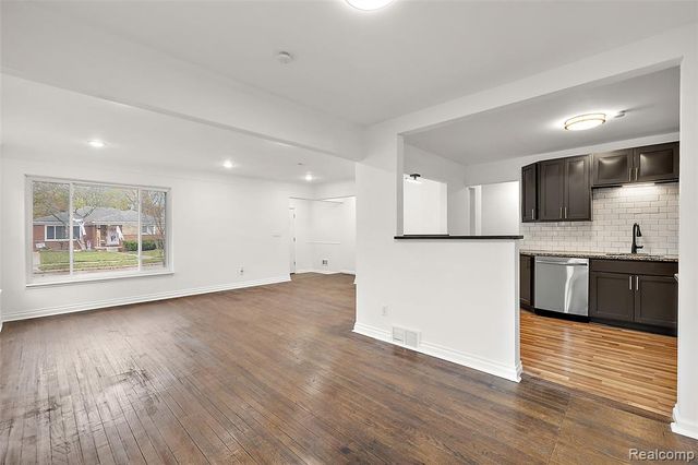 23711 Coyle Street, Oak Park, MI 48237