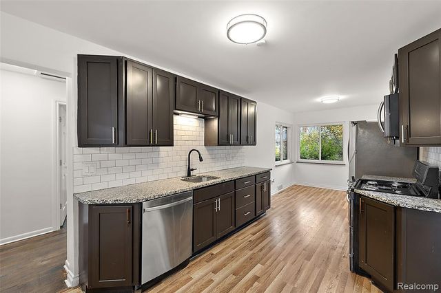 23711 Coyle Street, Oak Park, MI 48237