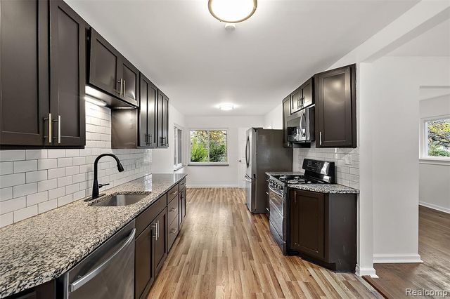 23711 Coyle Street, Oak Park, MI 48237