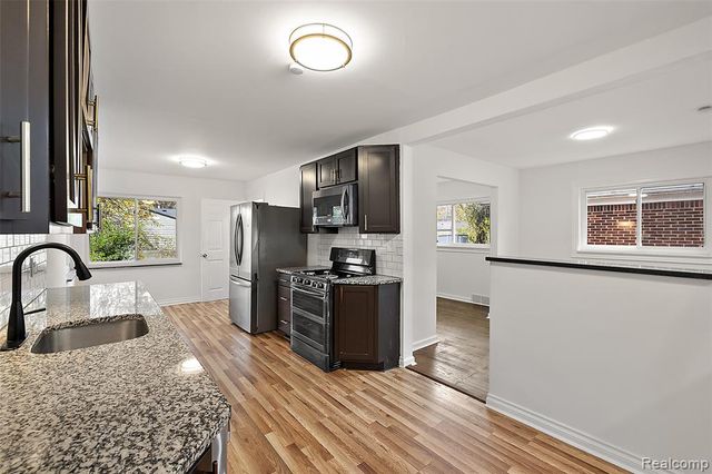 23711 Coyle Street, Oak Park, MI 48237