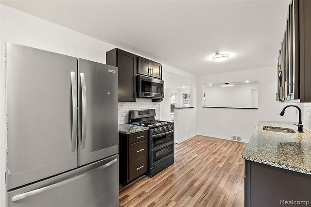 23711 Coyle Street, Oak Park, MI 48237