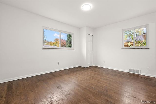 23711 Coyle Street, Oak Park, MI 48237