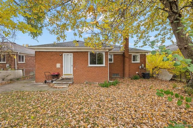 23711 Coyle Street, Oak Park, MI 48237