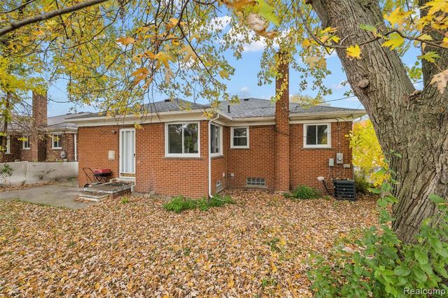 23711 Coyle Street, Oak Park, MI 48237