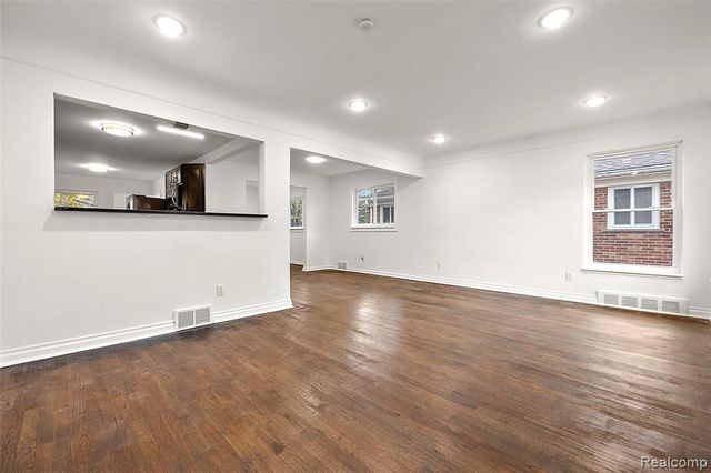 23711 Coyle Street, Oak Park, MI 48237