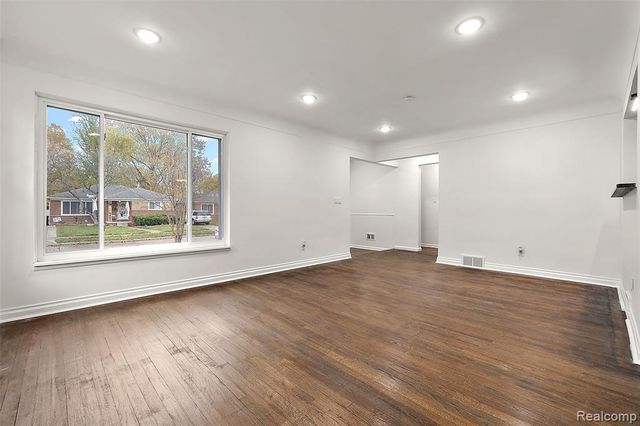 23711 Coyle Street, Oak Park, MI 48237