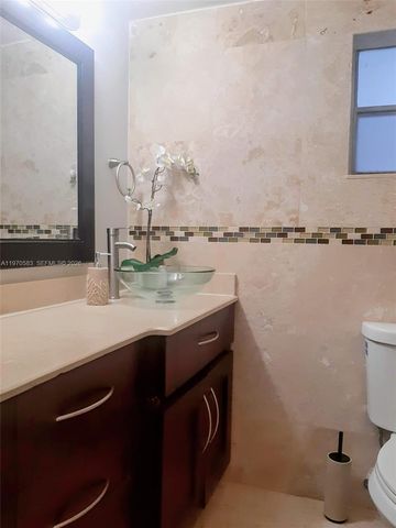 251 172nd St 112, Sunny Isles Beach, FL 33160