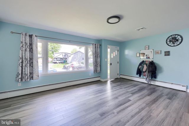 43 OAK LN, Hershey, PA 17033