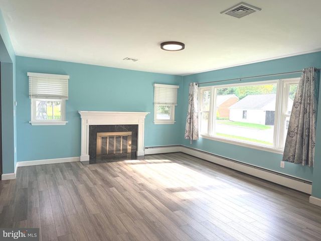 43 OAK LN, Hershey, PA 17033