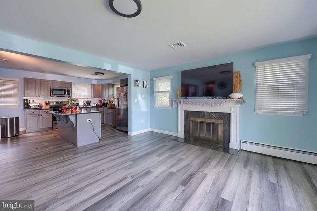 43 OAK LN, Hershey, PA 17033