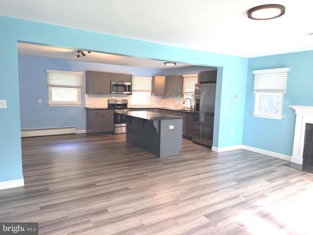 43 OAK LN, Hershey, PA 17033