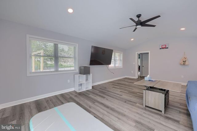43 OAK LN, Hershey, PA 17033