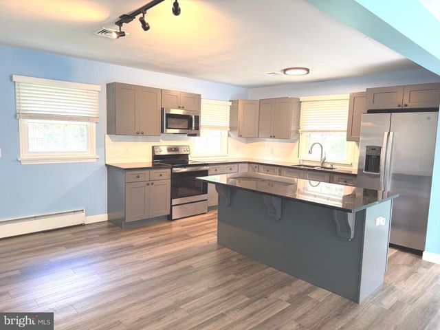 43 OAK LN, Hershey, PA 17033