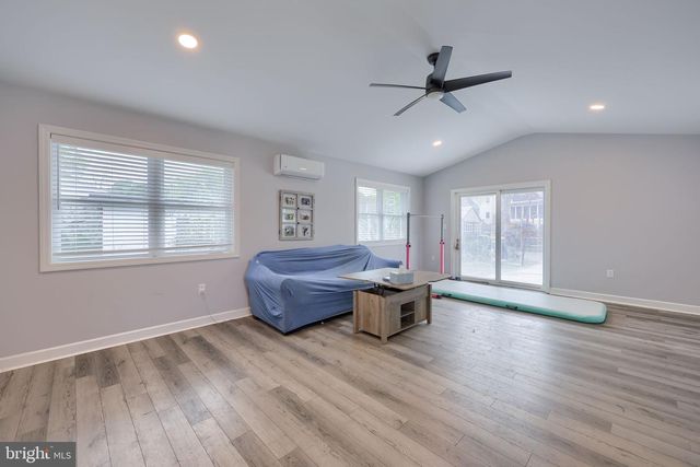 43 OAK LN, Hershey, PA 17033
