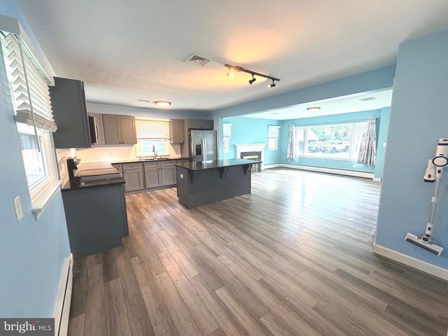 43 OAK LN, Hershey, PA 17033