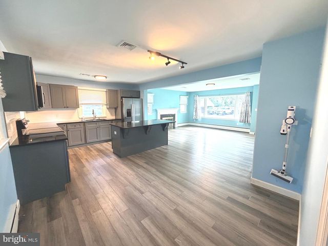 43 OAK LN, Hershey, PA 17033