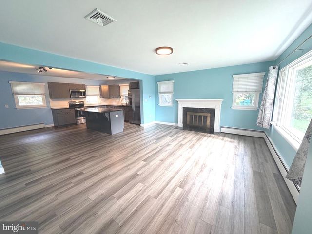 43 OAK LN, Hershey, PA 17033