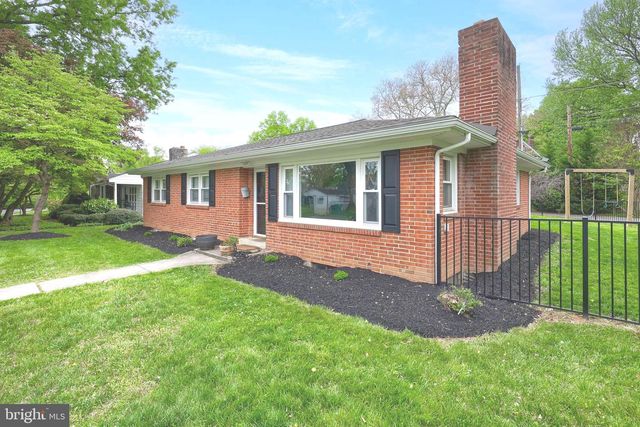 43 OAK LN, Hershey, PA 17033