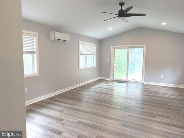 43 OAK LN, Hershey, PA 17033