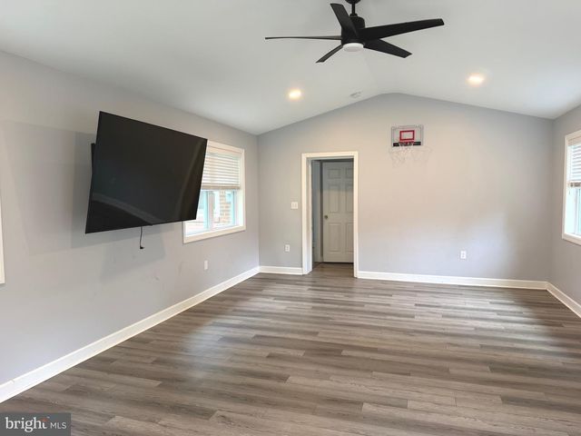 43 OAK LN, Hershey, PA 17033