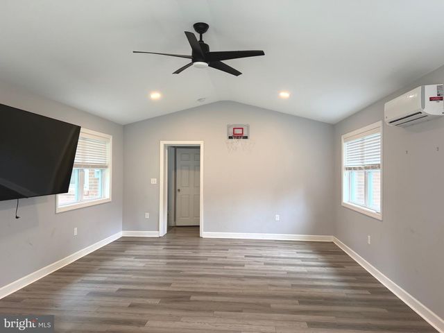 43 OAK LN, Hershey, PA 17033