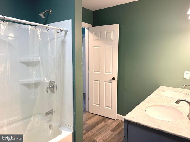 43 OAK LN, Hershey, PA 17033