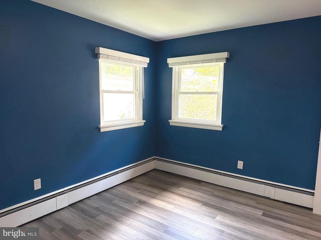 43 OAK LN, Hershey, PA 17033