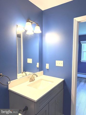 43 OAK LN, Hershey, PA 17033