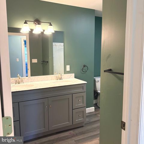 43 OAK LN, Hershey, PA 17033