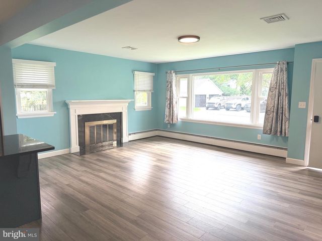 43 OAK LN, Hershey, PA 17033