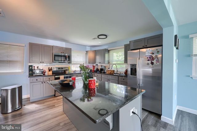 43 OAK LN, Hershey, PA 17033