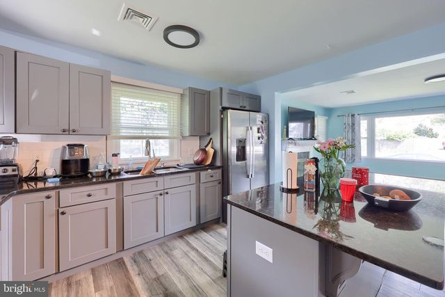 43 OAK LN, Hershey, PA 17033