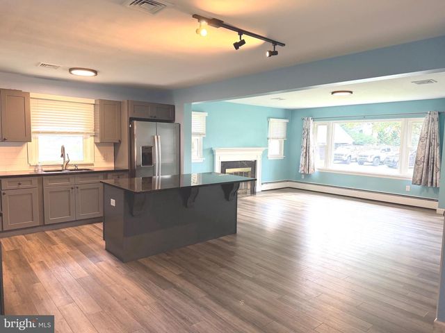 43 OAK LN, Hershey, PA 17033