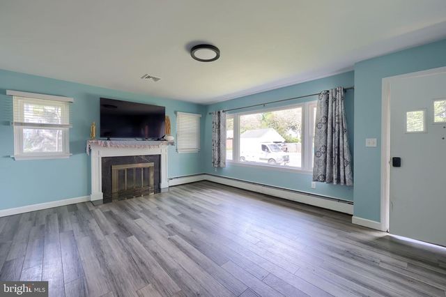 43 OAK LN, Hershey, PA 17033