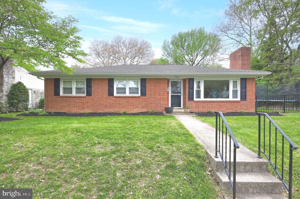 43 OAK LN, Hershey, PA 17033