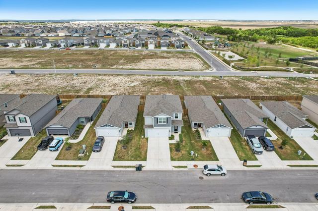 571 Aplite PASS, Maxwell, TX 78656