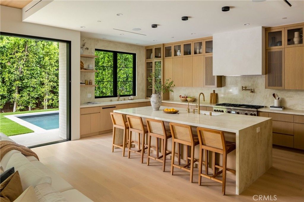 Image 12 of property listing at 4245 Bellaire Avenue, Studio City, CA 91604